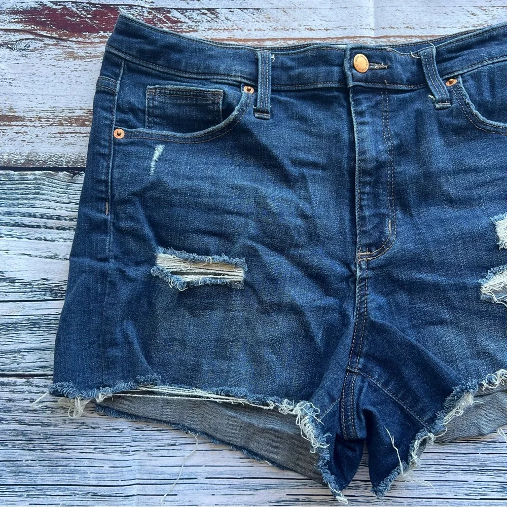 Universal Threads Hi Rise Midi Womens Distressed Denim Short size 14 (32 waist)